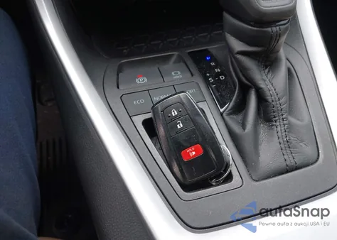 2021 Toyota Rav4 Xle z USA, uszkodzony, nr VIN 2T3W1RFV4MC159315